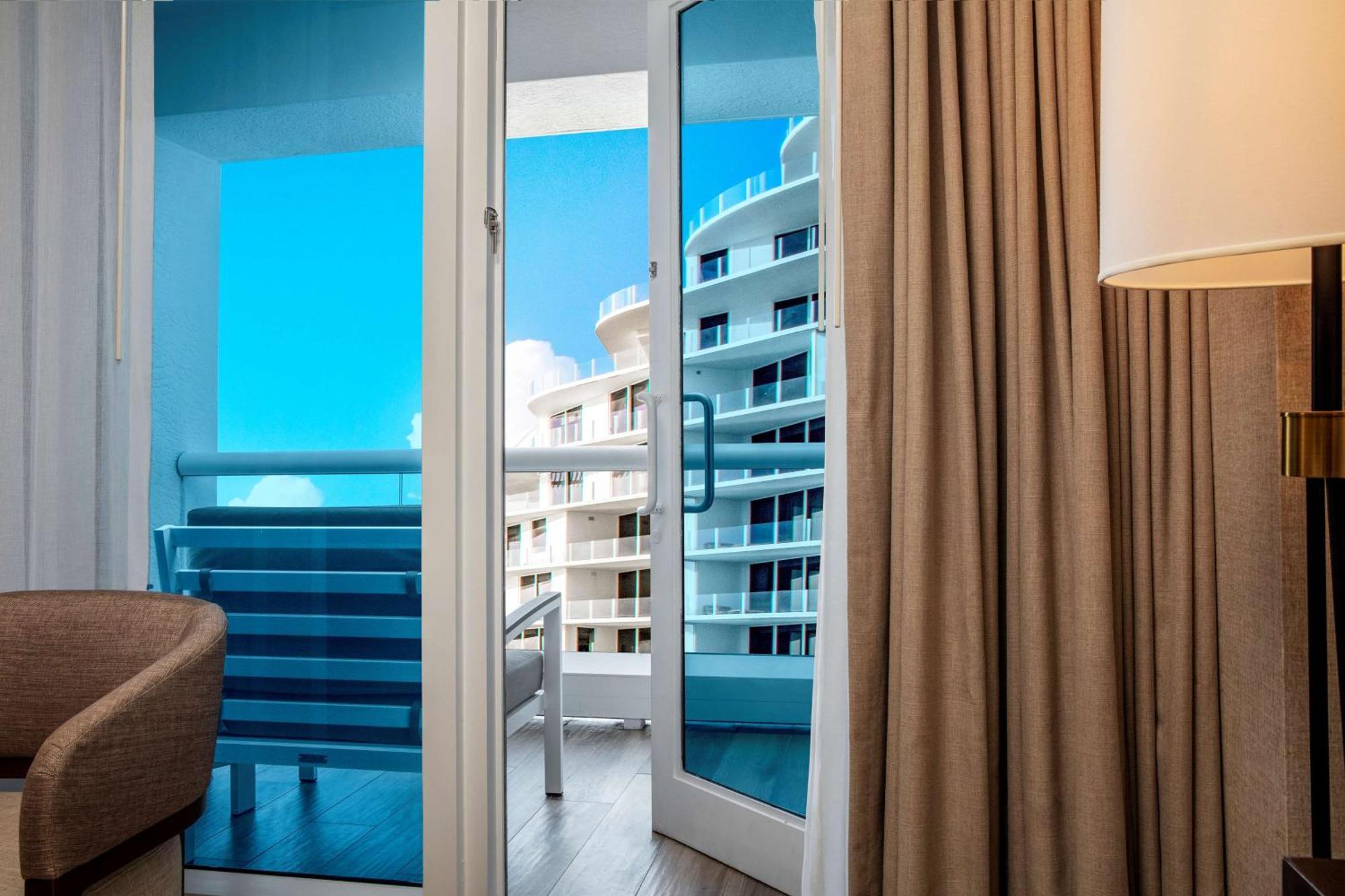 Отель Conrad Fort Lauderdale Beach Экстерьер фото